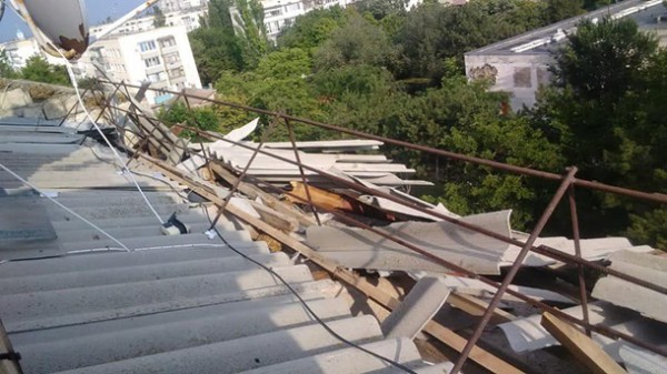 Стихия повредила крыши