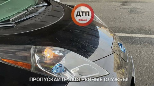 К счастью, удар пришелся на капот, а не на лобовое стекло