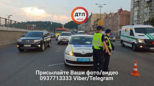 На месте происшествия образовалась пробка