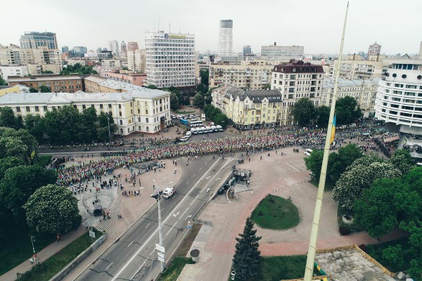 Участники шествия двигались от метро Арсенальная до Парка Вечной Славы
