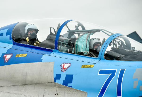 Порошенко совершил полет на Су-27