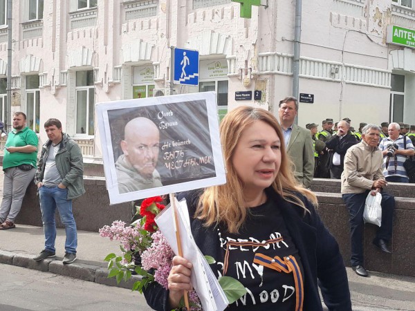 До задержания она шла с портретом убитого известного журналиста Олеся Бузины