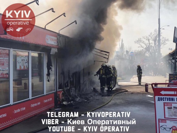На месте работают спасатели
