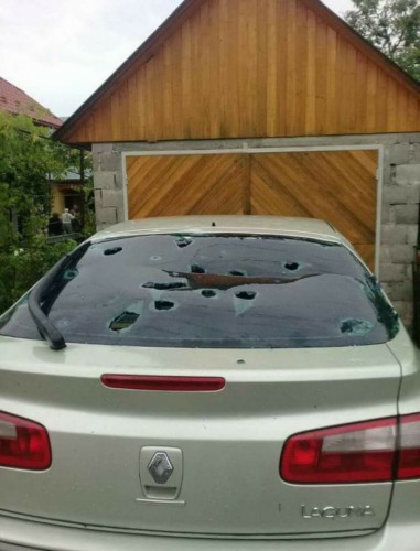 Непогода повредила кровлю домов и стекла автомобилей