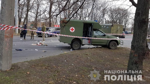 В результате аварии трое людей направлены в больницу