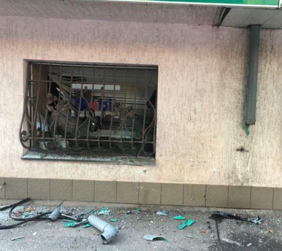 Авто врезалось в стену дома