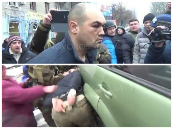 Жители Донецка оскорбляют пленного украинского военного