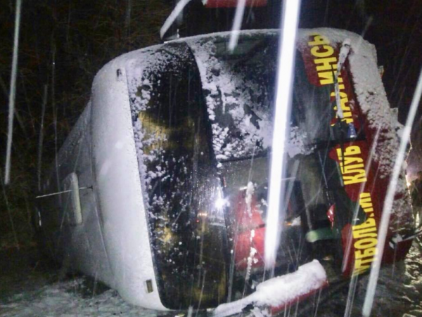 Перевернувшийся автобус