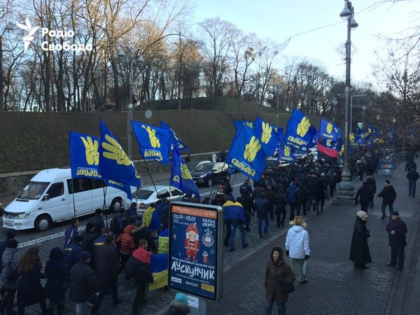 Колонна в центре Киева