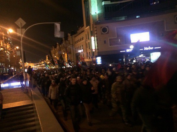 Колонна митингующих двинулась обратно на Майдан
