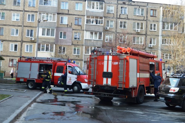 Соседи пытались потушить возгорание своими силами