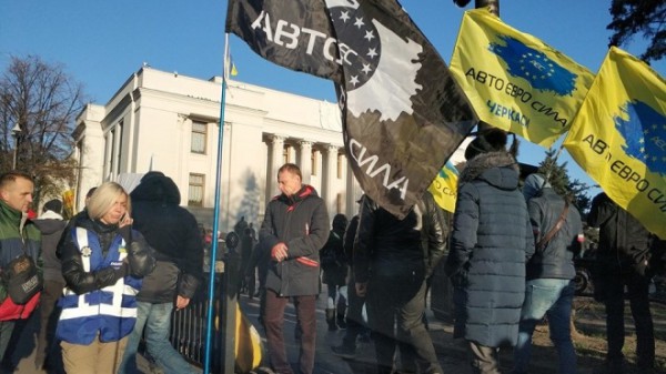 Автомобили на