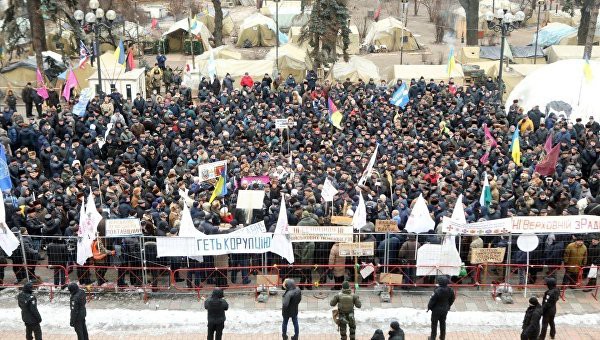 В целом ситуация перед парламентом спокойная