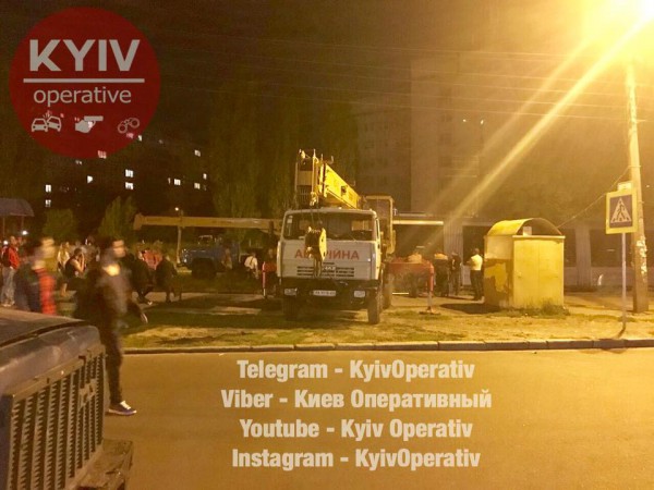 На месте работала аварийная служба