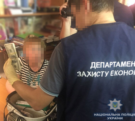 Такса за поступление в вуз составляет от 1,5 до 2 тыс. долларов США