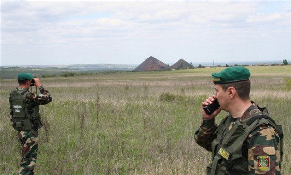 Пограничников обстреляли боевики