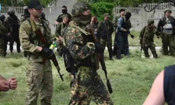 Боевики продолжают