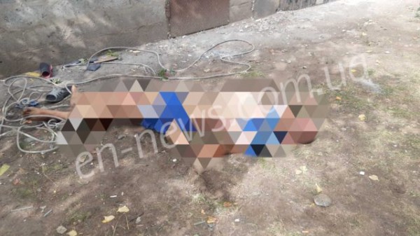 На вид погибшему около 30 лет