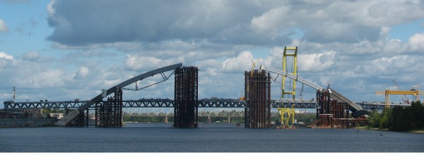Подольский мост в Киеве строят уже 12 лет