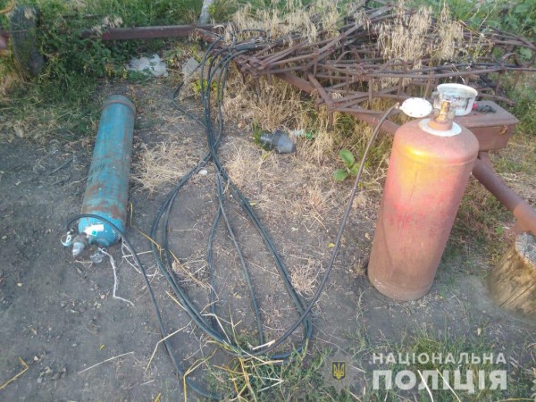 Снаряд взорвался, когда мужчина его пытался разобрать