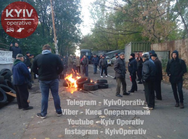 Также прибыла полиция