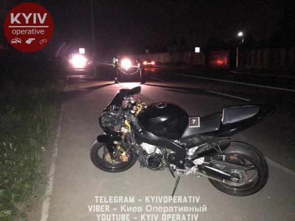 В Киеве возле кладбища мотоциклист насмерть сбил женщину