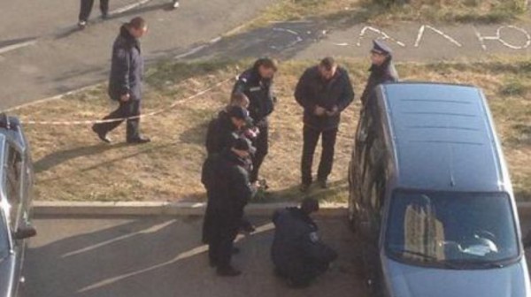 По словам очевидцев, взрывотехники успешно разминировали автомобиль