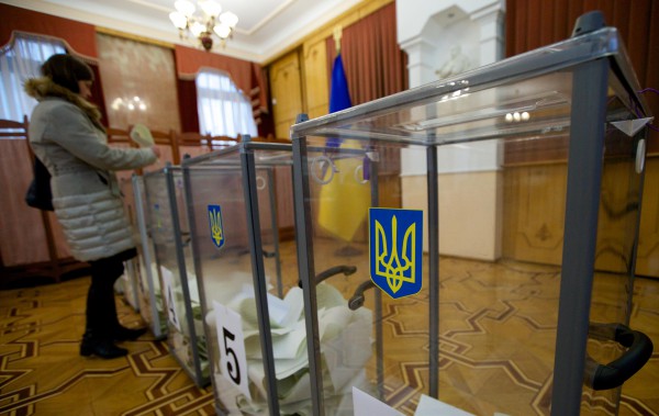 Зафиксированы многочисленные случаи попыток вынести бюллетени за пределы избирательного участка