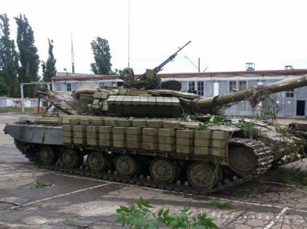 Захваченный танк, который использовали террористы