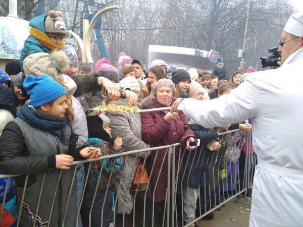 Желающих блинов было много