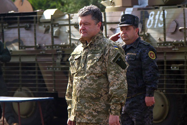 Президент поручил отправить в зону АТО военкомов, а на их место поставить раненых участников боевых действий