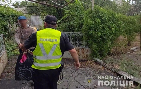 Селянам из затопленных домов помогают переехать