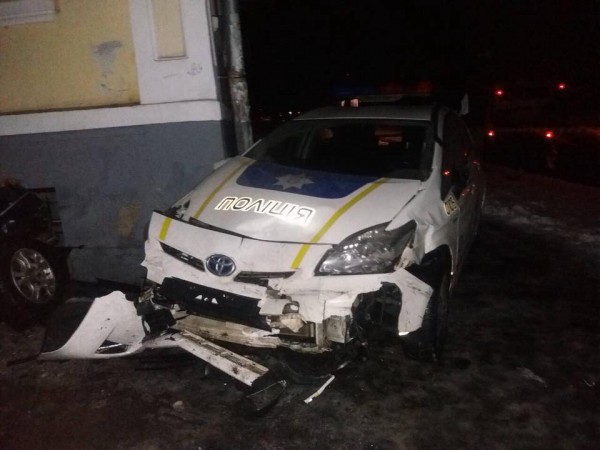 Также была повреждена стена Полтавского областного центра стоматологии