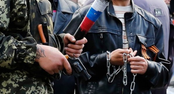 Пророссийские митингующие штурмуют управления милиции