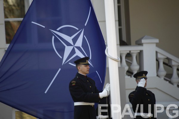 НАТО передала Украине помощь для борьбы с COVID-19