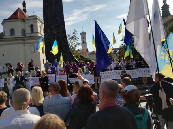 Люди требуют не пропускать законопроект Бужанского