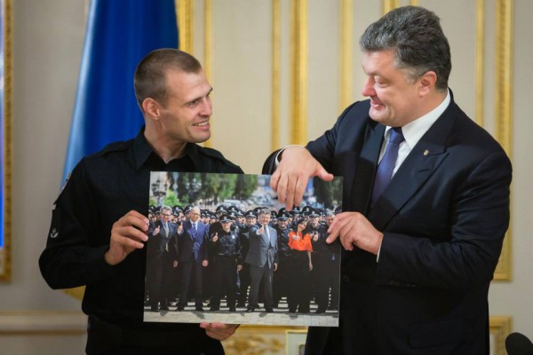 Порошенко с киевскими патрульными