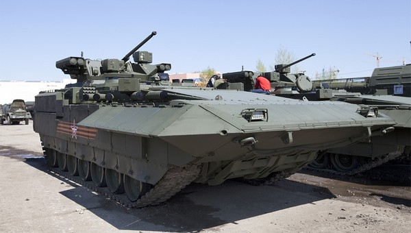 БМП Т-15 загорелся из-за ветра