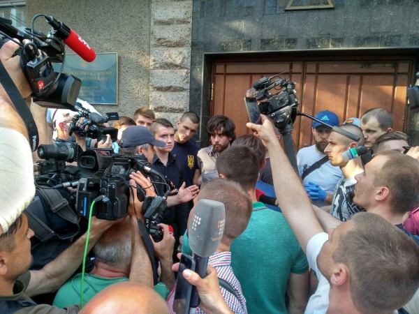 К активистам вышли представители СБУ