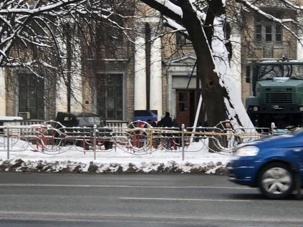 Там же заметили людей с автоматами