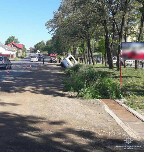 Шесть пассажиров автобуса с телесными повреждениями госпитализированы