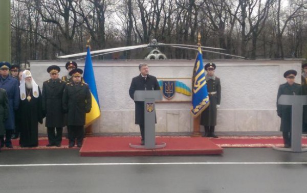 Порошенко выступил перед выпускниками Национального университета обороны Украины им. Черняховского
