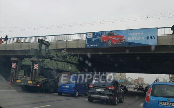 Из-за пробки тягач не может отъехать