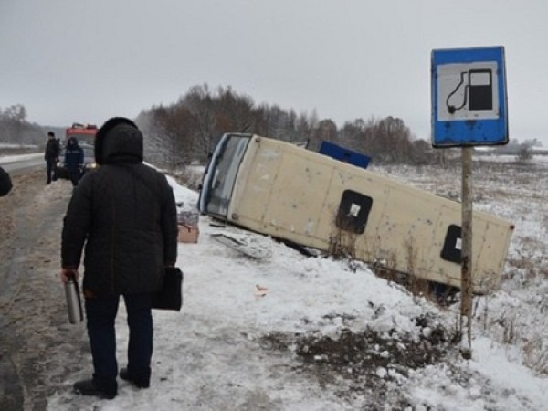 Автобус сдуло ветром