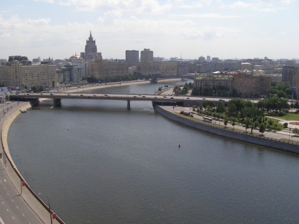 Вид на Новоарбатский мост, набережная Тараса Шевченко в Москве