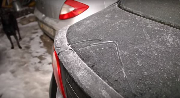 Мужчина поцарапал многие автомобили