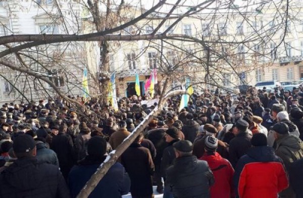 Также пикетируют Львовскую ОГА
