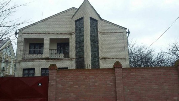 Двор где произошло нападение на пенсионерку