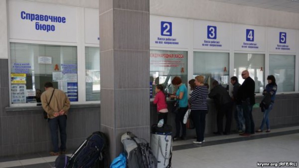 Крымчане самостоятельно прокладывают путь на материк