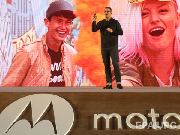 Новый телефон Morotola начнут продавать 29 октября